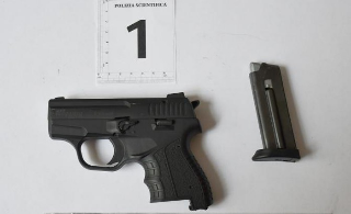 Vercelli - Uomo armato sotto casa della moglie, arrestato dalla Polizia