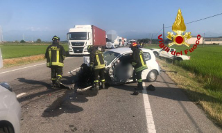 Buronzo - Scontro tra quattro mezzi sulla SP 230: strada chiusa per ore