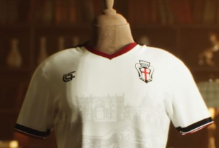 La nuova maglia della Pro Vercelli promossa dai tifosi: storia, identità e passione