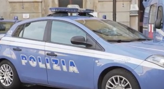 Vercelli - Minaccia i passanti in centro e aggredisce i poliziotti: arrestato