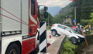 Vocca - Auto finisce fuori strada: conducente estratto dai soccorritori