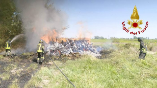 Santhià - Incendio domato in cascina Salute, nessun danno alle strutture