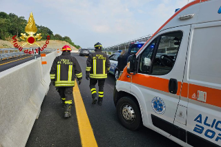 Alice Castello - Incidente sull’A5: tre auto coinvolte, due feriti trasportati in ospedale
